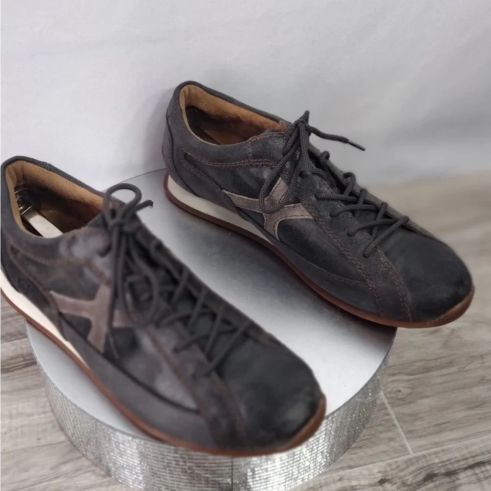 Born Men's Black and Brown Casual Shoes size 9.5 pre owned Exellent good cond